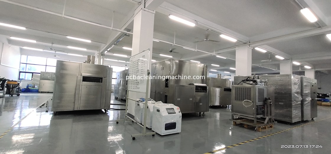 Tipo de grupo máquina de PCBA do deflux da lavagem do pulverizador com 3 distribuidores do pulverizador 2 de PCBA camadas do armário da cesta 1wash