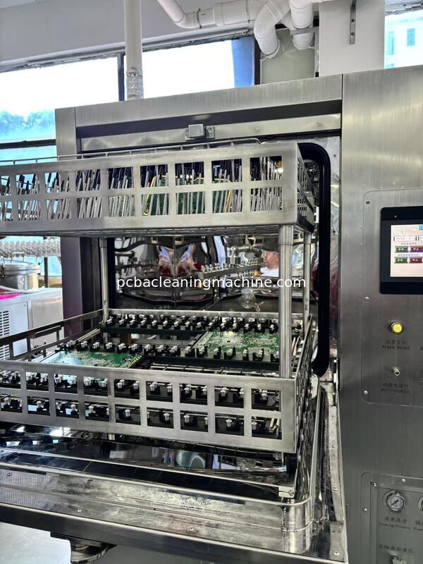 Remova as manchas na PCBA usando um agente de limpeza química SME-5600T aplicação principal Eletrônicos automotivos PCBA PCBA militar PCBA aeroespacial PCBA Telecomunicações PCBA Dispositivos médicos PCBA Medidores digitais PCBA MáquinaFeatu